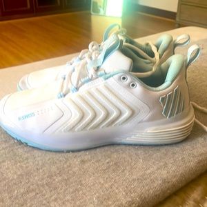 K- Swiss Women's Ultrashot 3 Tennis Shoes White and Blue Glow women’s size 9.5